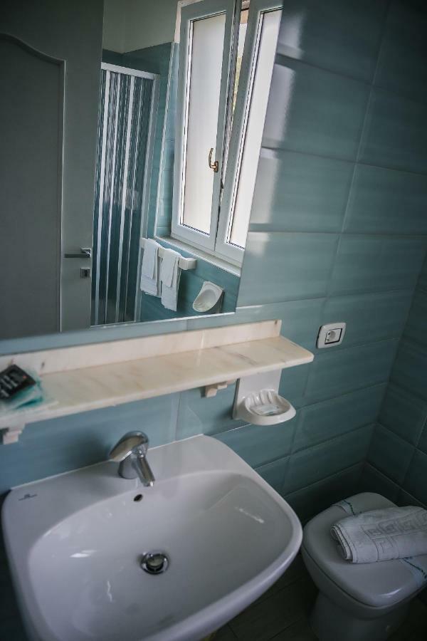 Hotel La Perla Villammare Eksteriør bilde