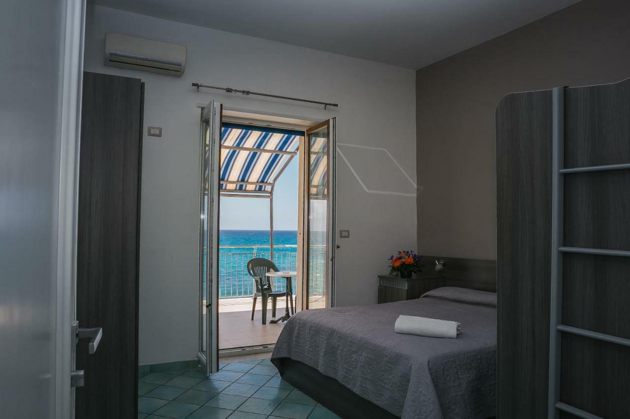 Hotel La Perla Villammare Eksteriør bilde